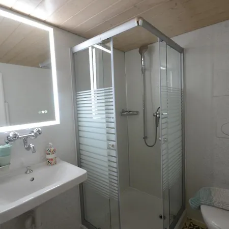 Апартаменти Cosy In Heritage Protected Swiss Інтерлакен